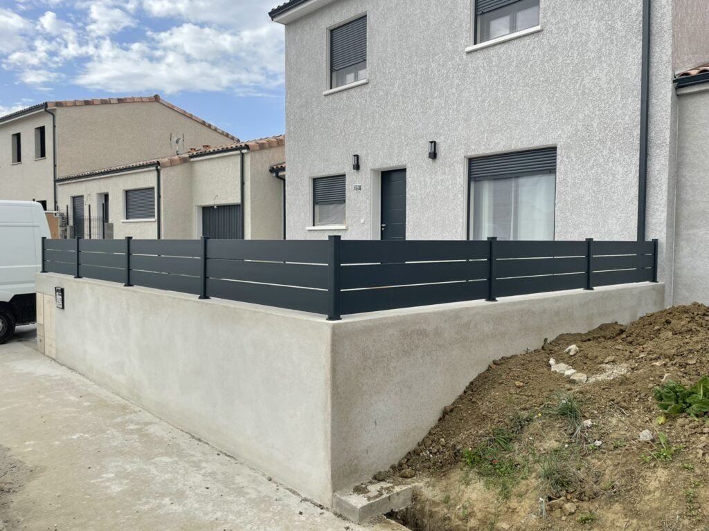 Clôture installée à Caraman (31460) par GPA Automatisme. Sécurisation et délimitation esthétique pour votre espace extérieur