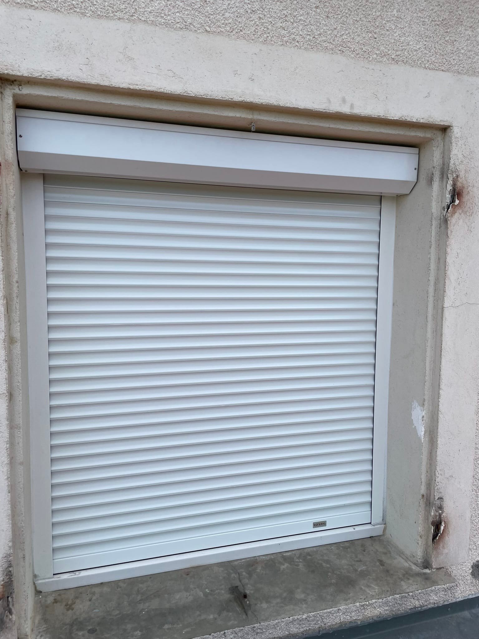 Volets roulants motorisés installés à Auriac-sur-Vendinelle (31460) par GPA Automatisme. Sécurisation, isolation thermique et confort avec une motorisation performante.