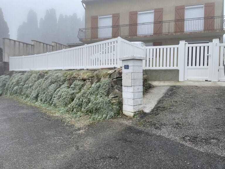 Clôture, garde-corps, portail, portillon et volet roulant installés à Villefranche-de-Lauragais (31290) par GPA Automatisme. Solution complète pour sécuriser et moderniser votre extérieur
