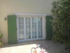 Volets battants 3 vantaux installés à Montgiscard (31450) par GPA Automatisme. Design élégant et robuste pour une entrée sécurisée et esthétique